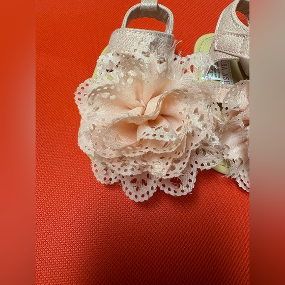 Laura Ashley infant shoes - Picture 3 of 8